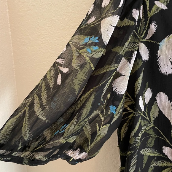 NWOT - Supply and Demand Blouse - Size XS - Picture 5 of 8